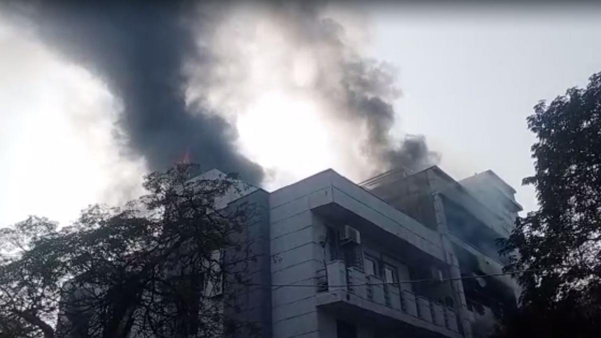 Fire breaks out at factory in Delhi's Okhla, 16 tenders rushed to spot